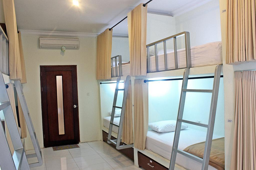 Hostel Mirah Legian  Bilik gambar